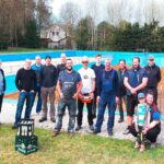 Freiwillige bei der Spielplatzaktion