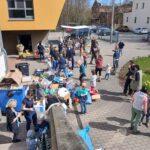 Helfer bei der Spielplatzaktion